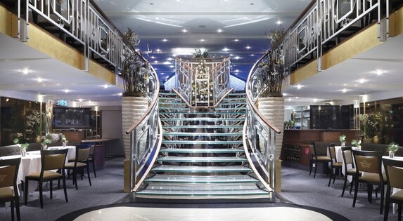 Innenansicht der Kristallkönigin mit Kristalltreppe