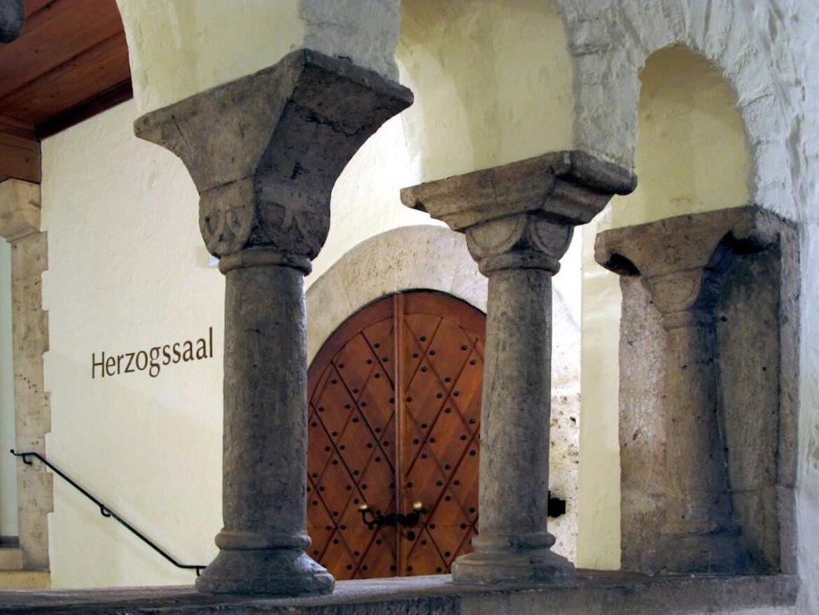 Herzogssaal Aufgang Außenansicht